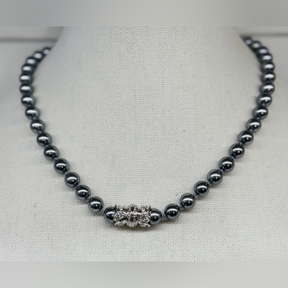 Vintage Nolan Miller Hematite Gray Faux Pearl Glam Necklace w/ Crystal Clasp ✨